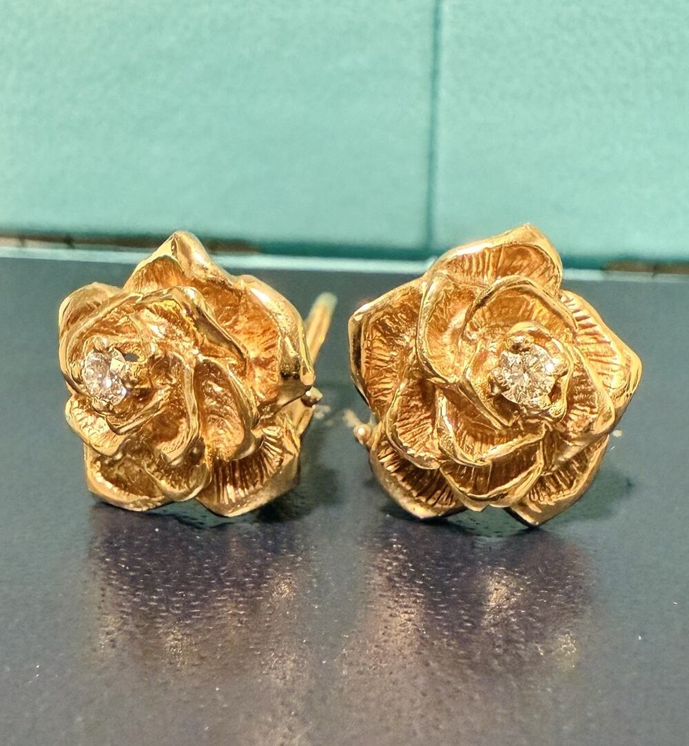 Auth Tiffany & Co. 14K Gold Flower Rose Diamond Clip On Earrings